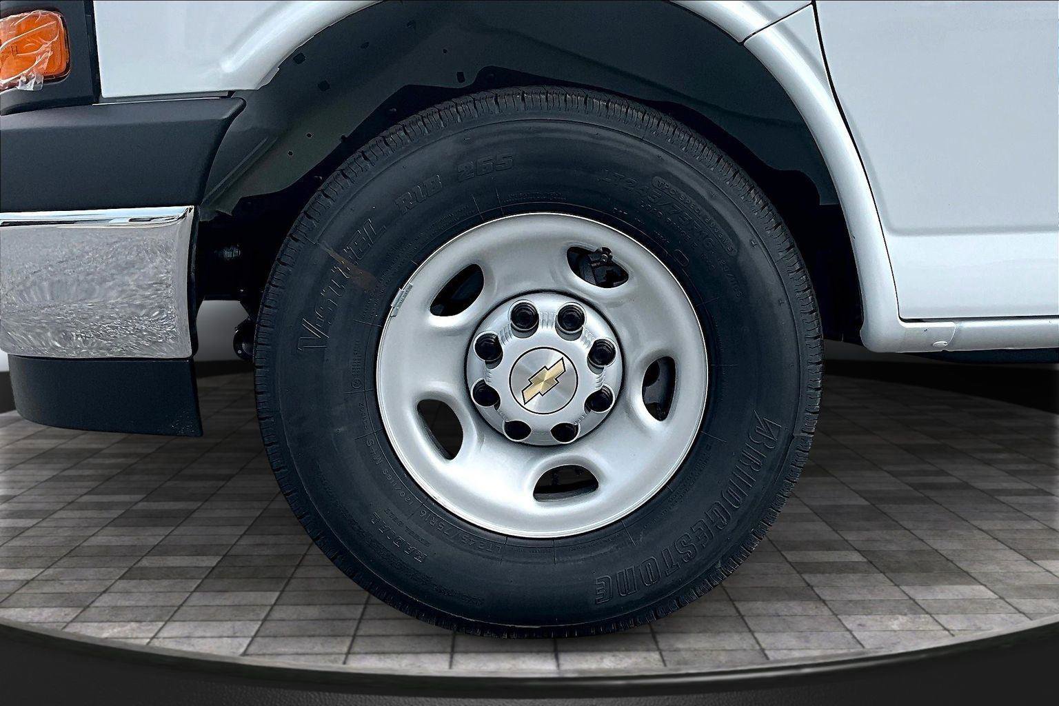 New 2025 Chevrolet Express 3500 w/ Power Convenience Package image 18