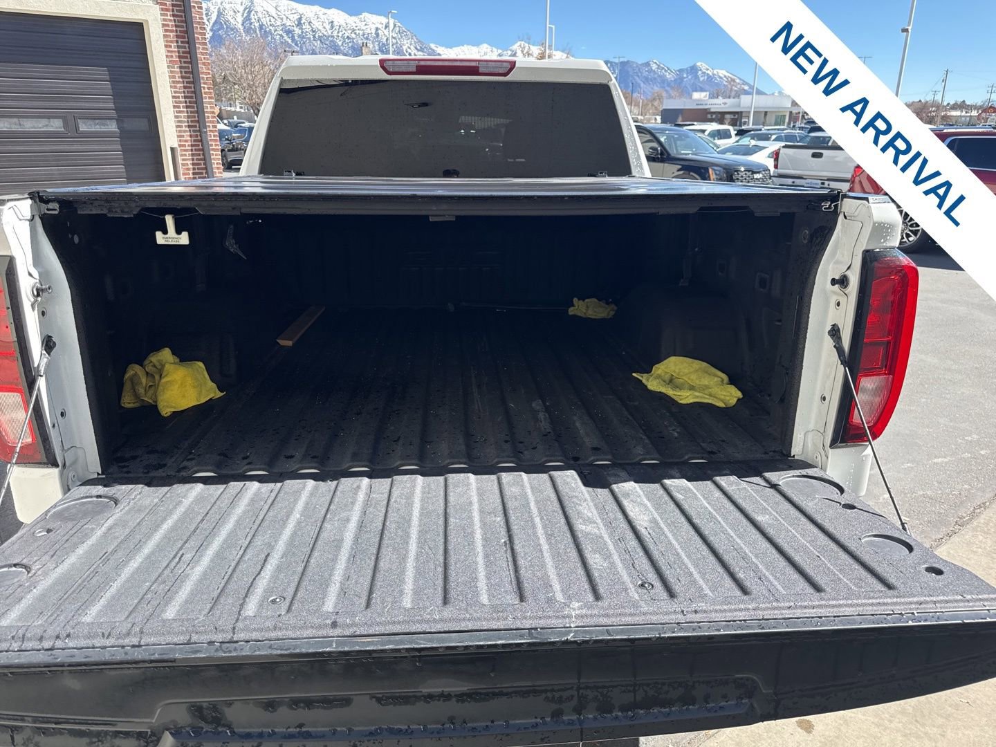 Used 2023 GMC Sierra 1500 SLE image 13
