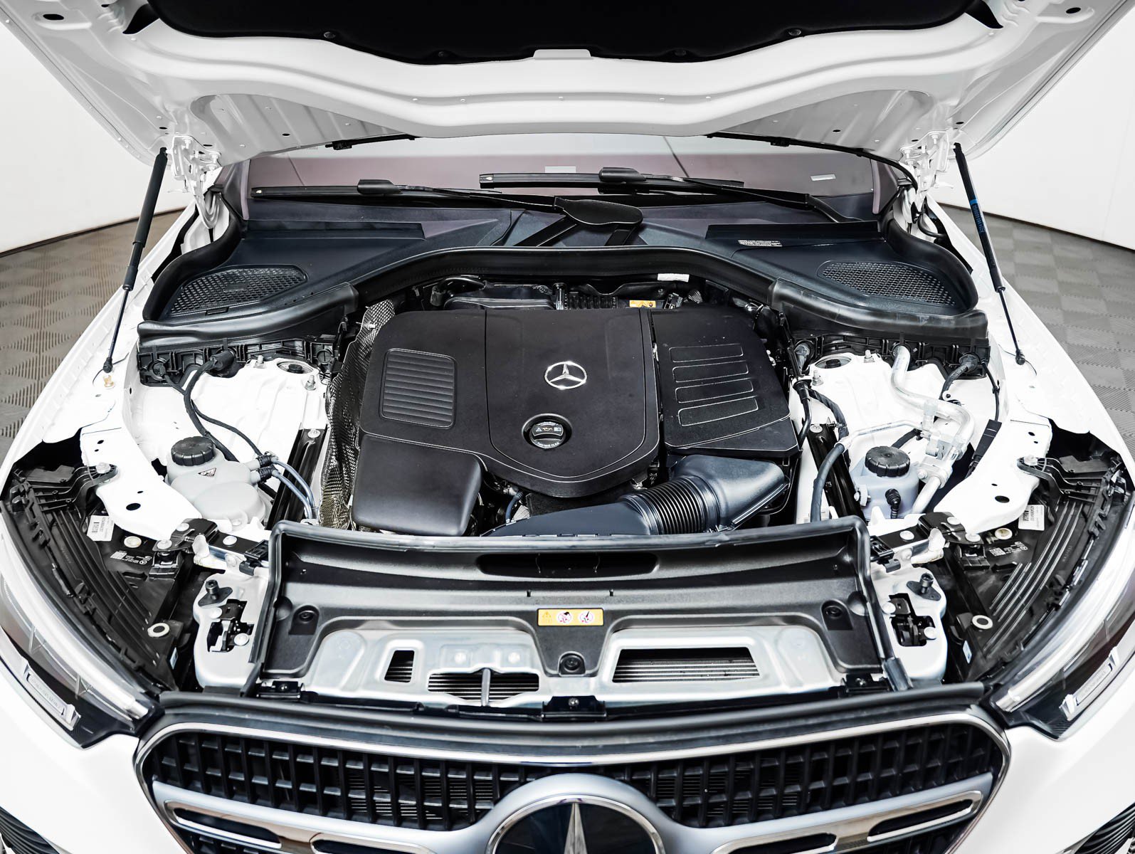 Certified 2026 Mercedes-Benz GLC 300 image 4