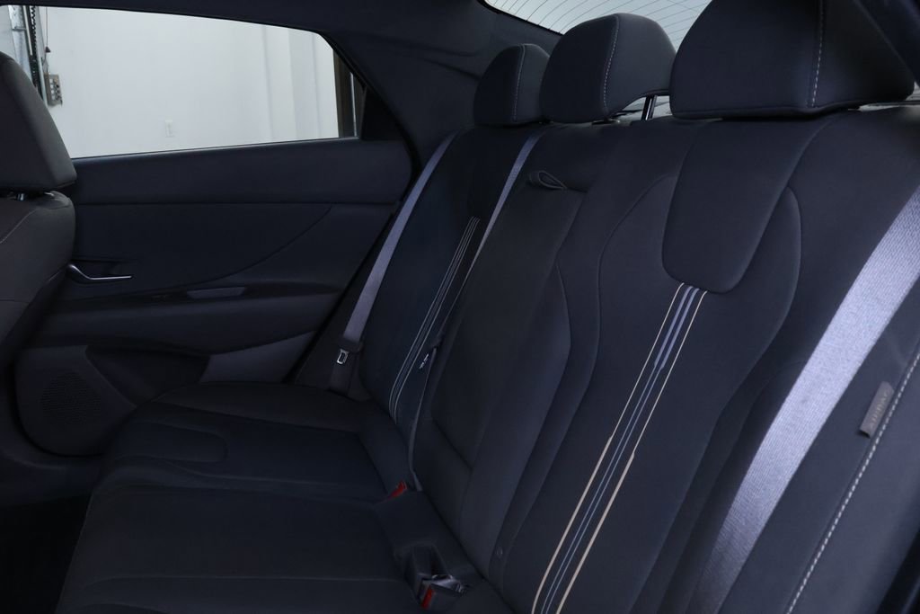 Used 2025 Hyundai Elantra SEL image 14