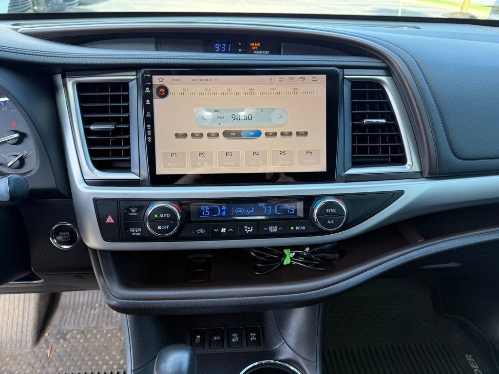 Used 2018 Toyota Highlander XLE AWD/4WD image 12