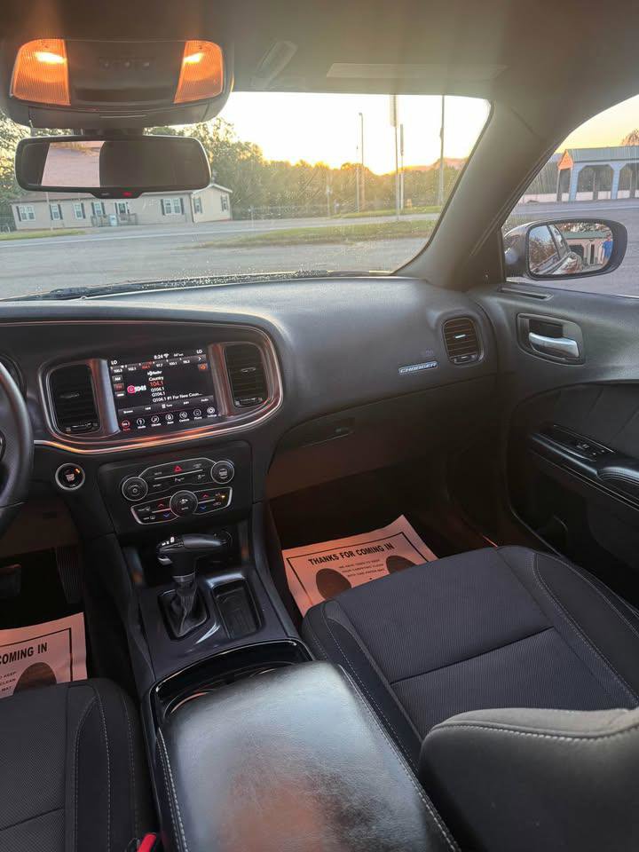 Used 2018 Dodge Charger R/T w/ Blacktop Package image 9