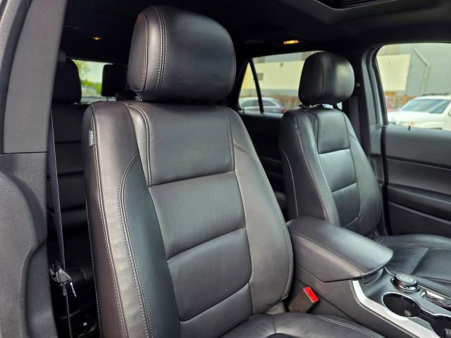 Used 2015 Ford Explorer XLT w/ Equipment Group 202B AWD/4WD image 31