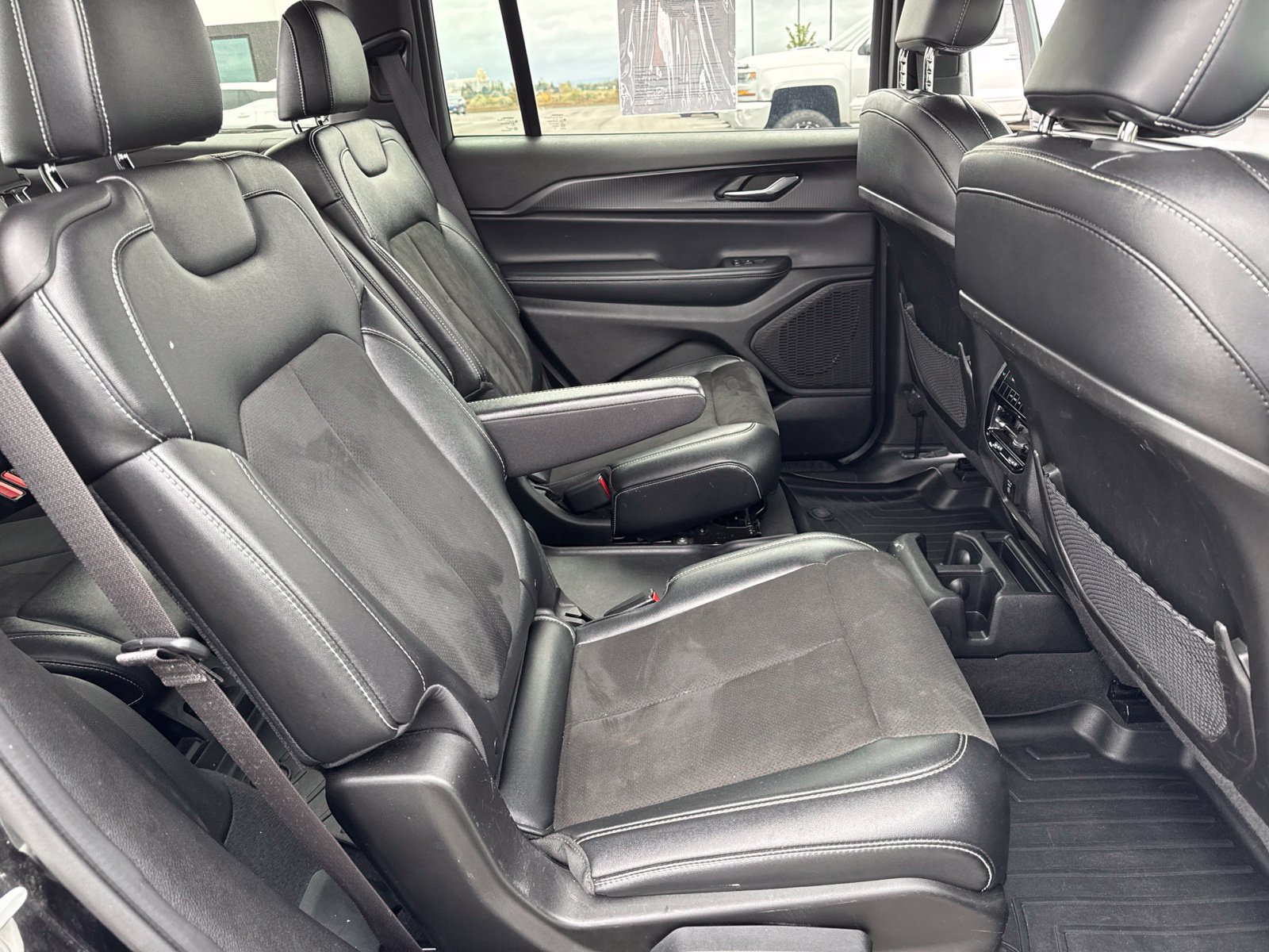Used 2024 Jeep Grand Cherokee L Laredo AWD/4WD image 13
