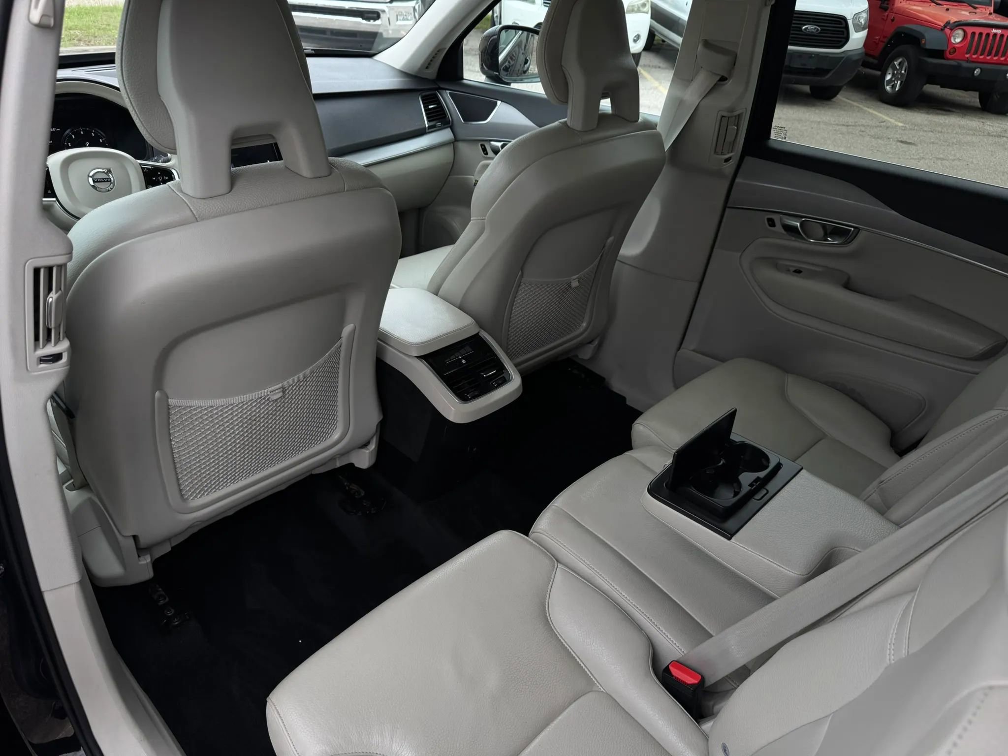 Used 2021 Volvo XC90 T5 Momentum w/ Climate Package FWD image 16