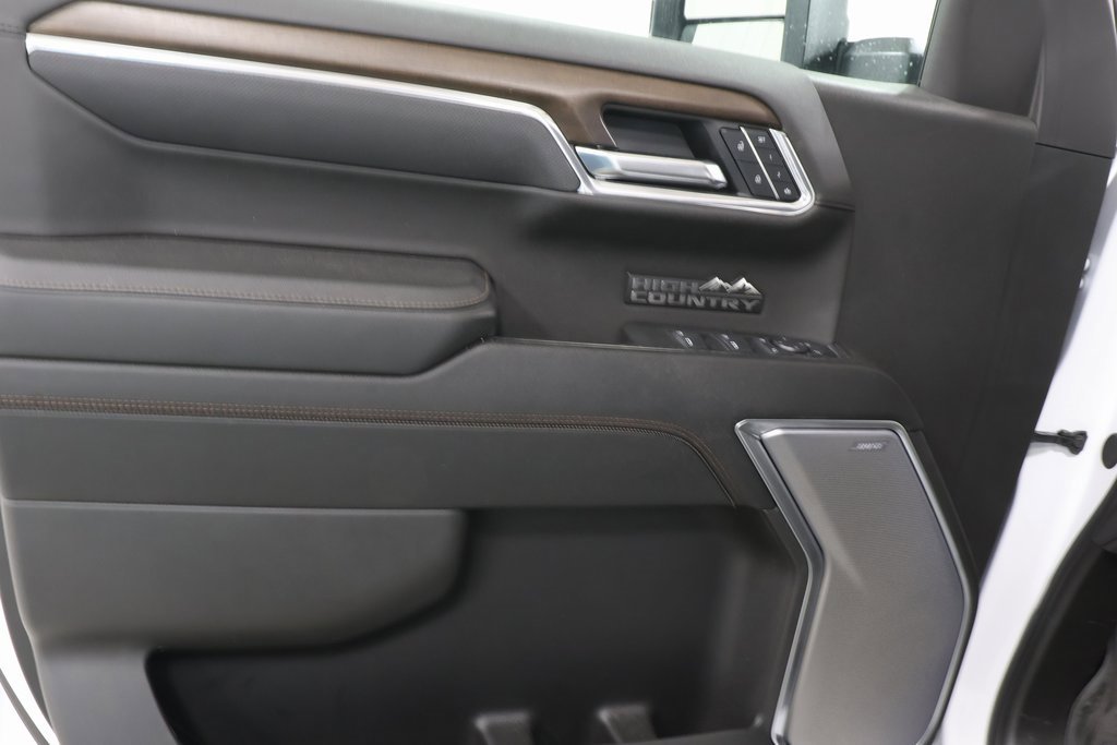 Used 2025 Chevrolet Silverado 1500 High Country w/ Technology Package image 11