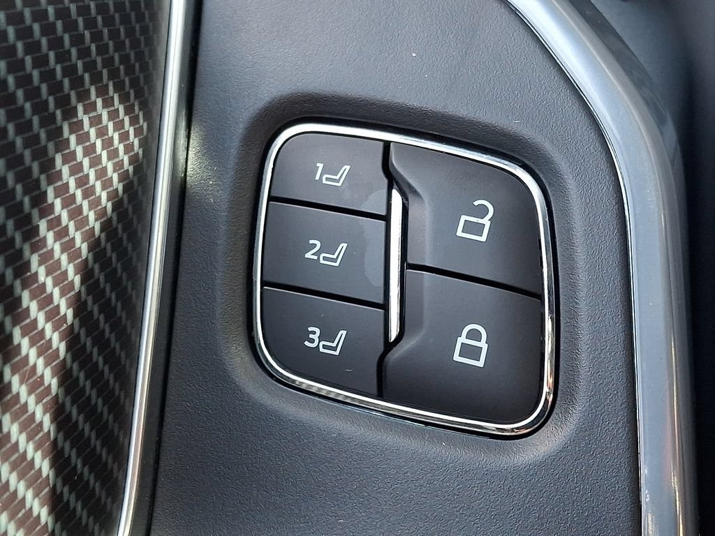 Used 2024 Ford F350 Limited w/ FX4 Off-Road Package AWD/4WD image 25