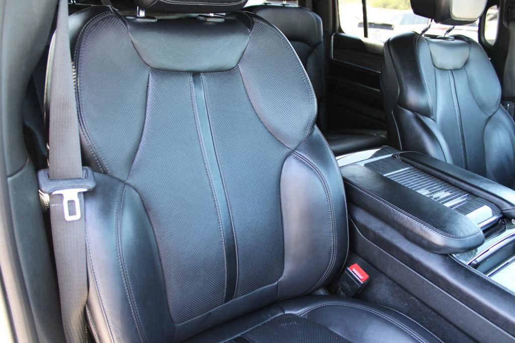 Used 2022 Jeep Wagoneer Series III w/ Flexible Seating Group image 18
