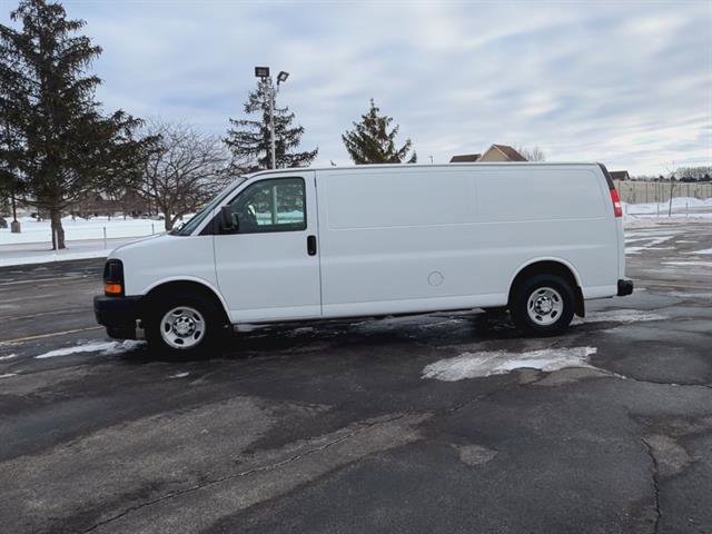 Used 2017 Chevrolet Express 3500 Extended image 27