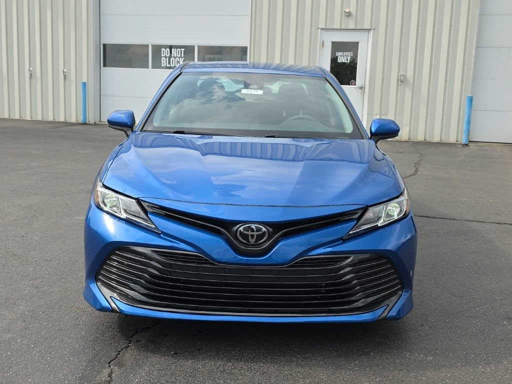 Used 2019 Toyota Camry LE FWD image 2