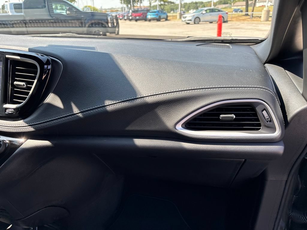 New 2027 Chrysler Pacifica Select FWD image 30