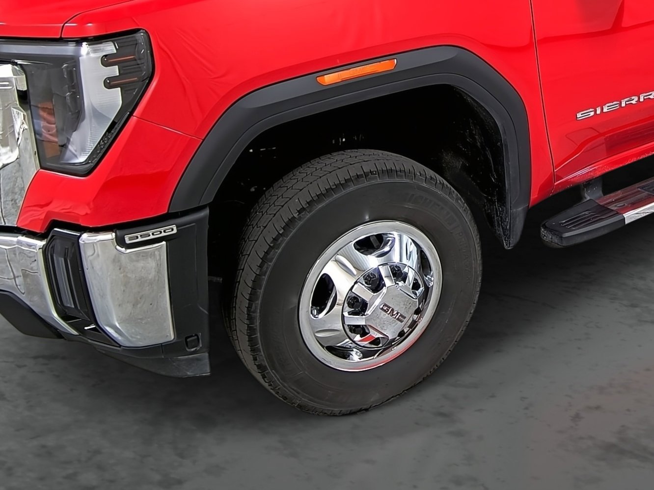 Used 2024 GMC Sierra 3500 SLE w/ SLE Convenience Package image 7