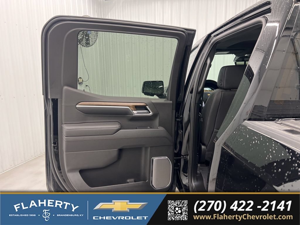 Used 2025 Chevrolet Silverado 1500 High Country AWD/4WD image 10