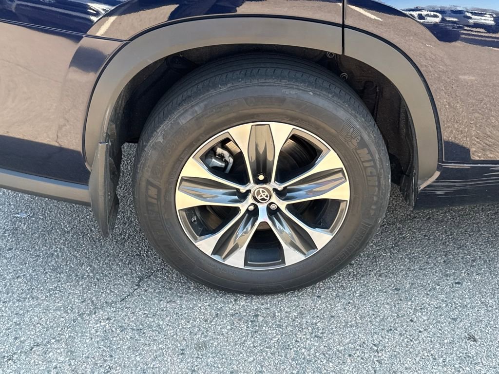Used 2025 Toyota Highlander XLE image 43