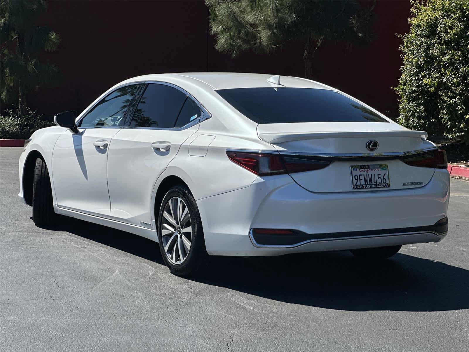 Used 2020 Lexus ES 300h w/ Accessory Package 2 image 4