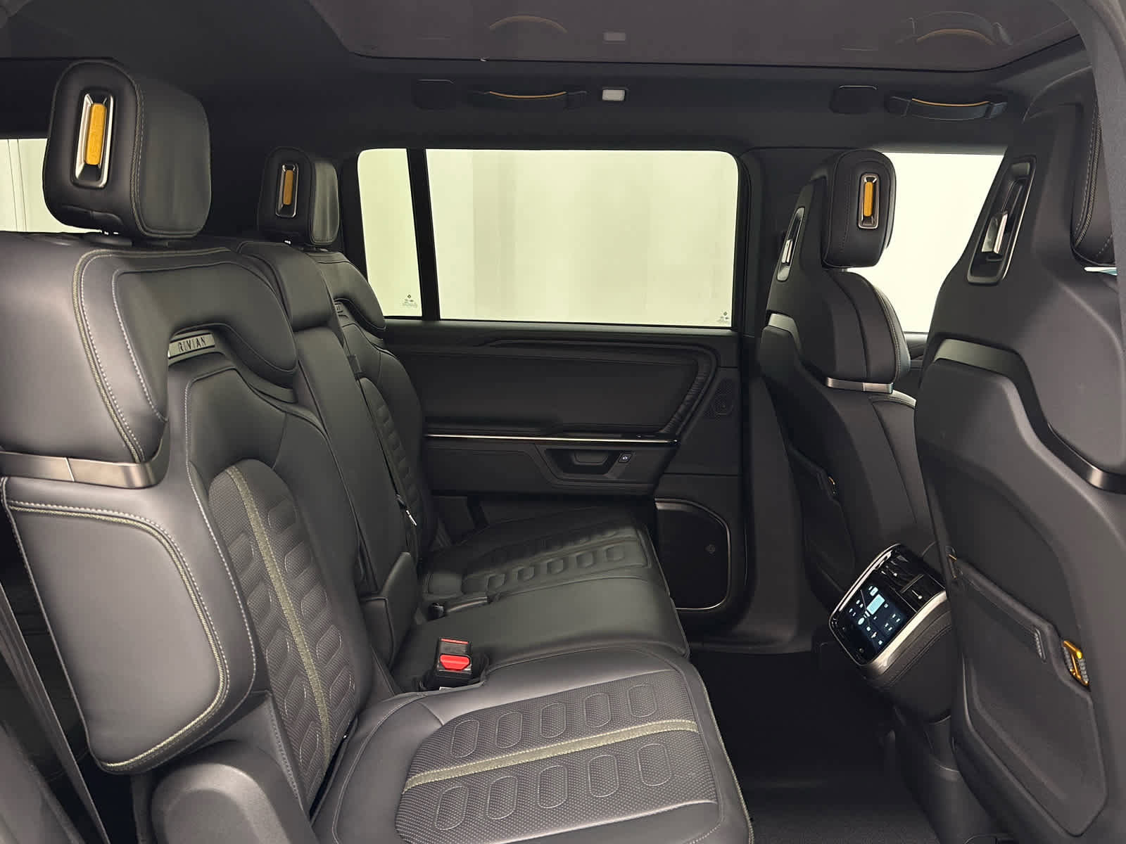 Used 2025 Rivian R1S Adventure image 22