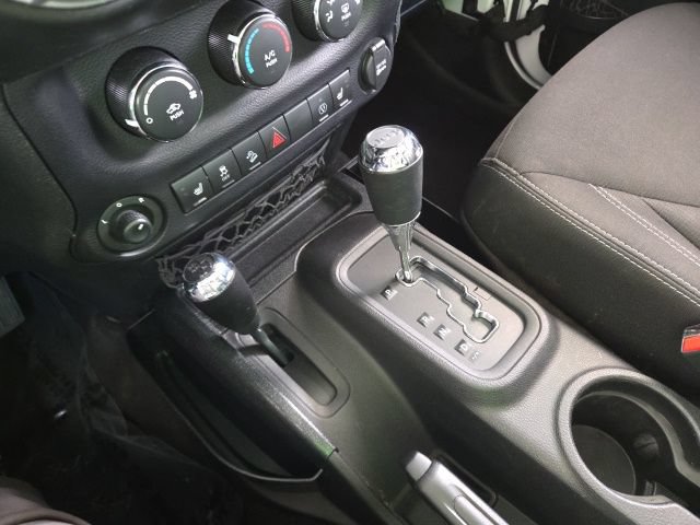 Used 2015 Jeep Wrangler Unlimited Sahara w/ Connectivity Group AWD/4WD image 54