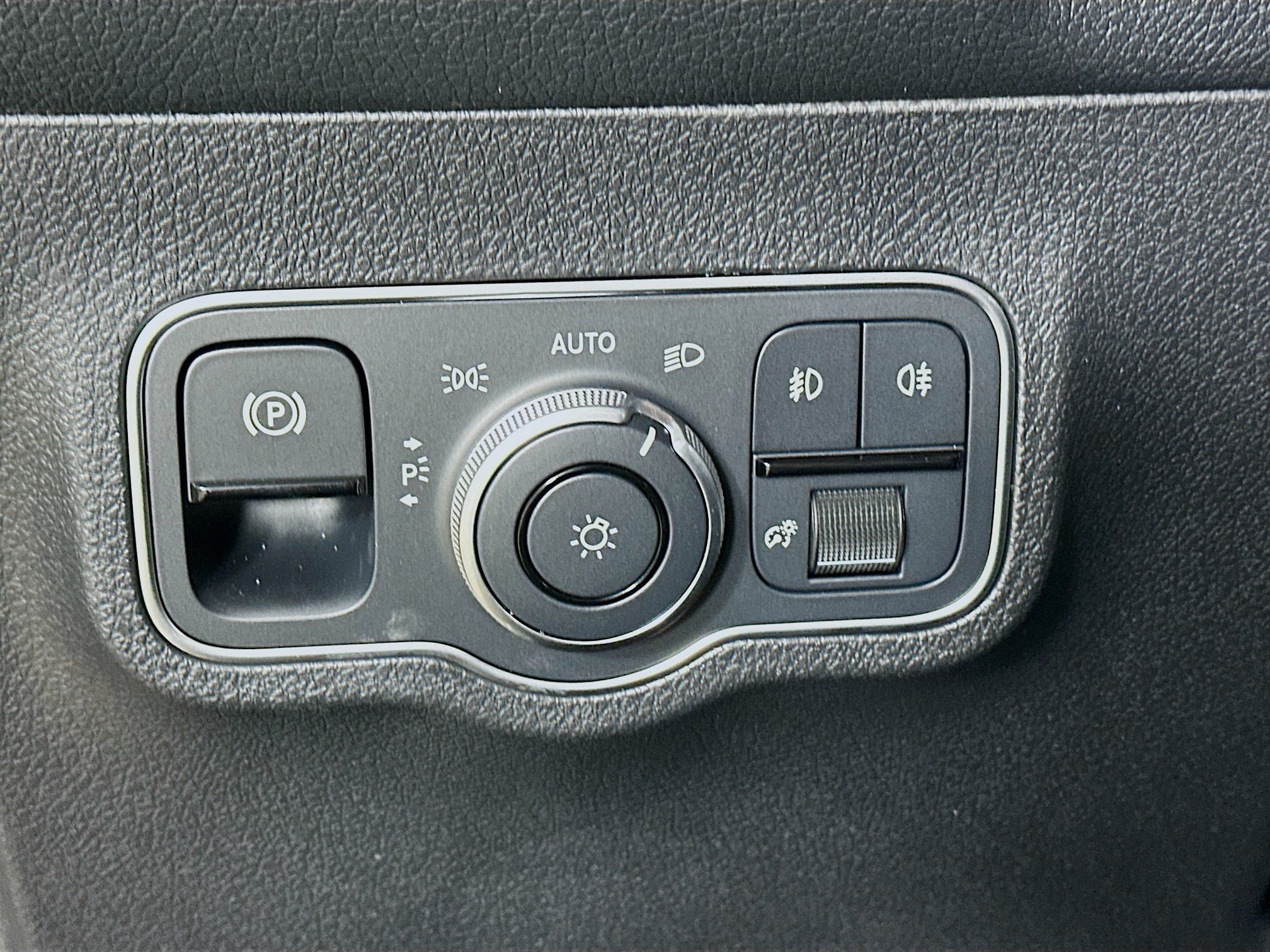 Used 2026 Mercedes-Benz GLB 250 4MATIC image 10