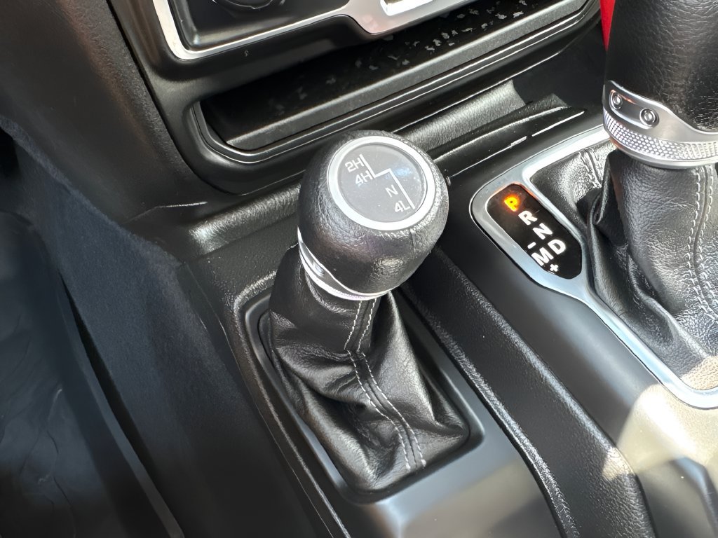 Used 2025 Jeep Wrangler Sport AWD/4WD image 23
