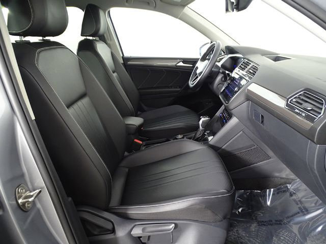 Used 2024 Volkswagen Tiguan SE AWD/4WD image 14
