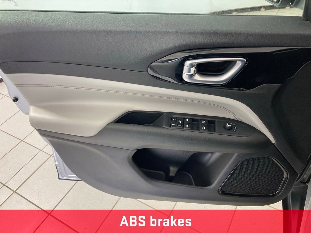 Used 2025 Jeep Compass Limited image 13