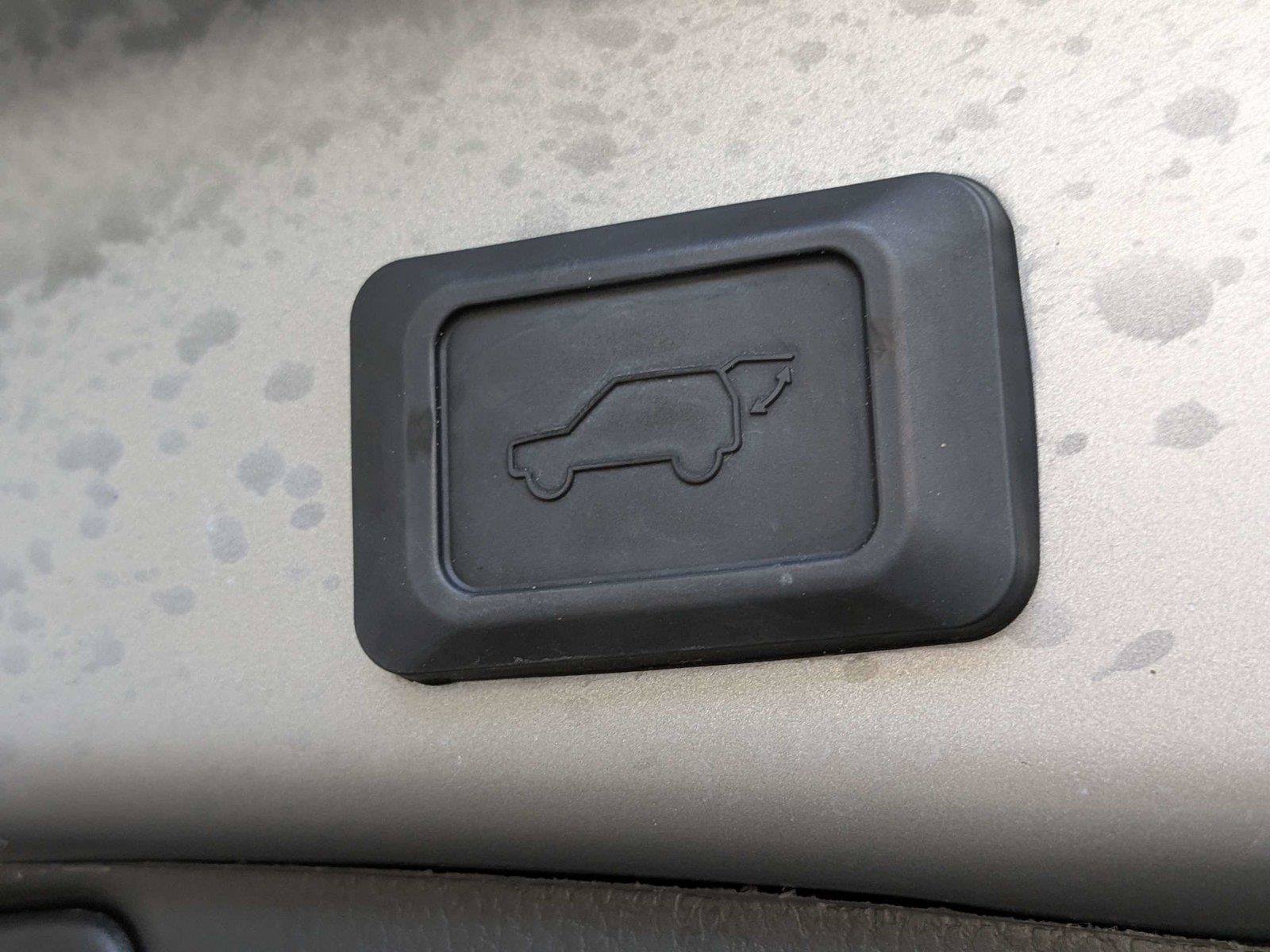 Used 2023 Toyota RAV4 XSE AWD/4WD image 10