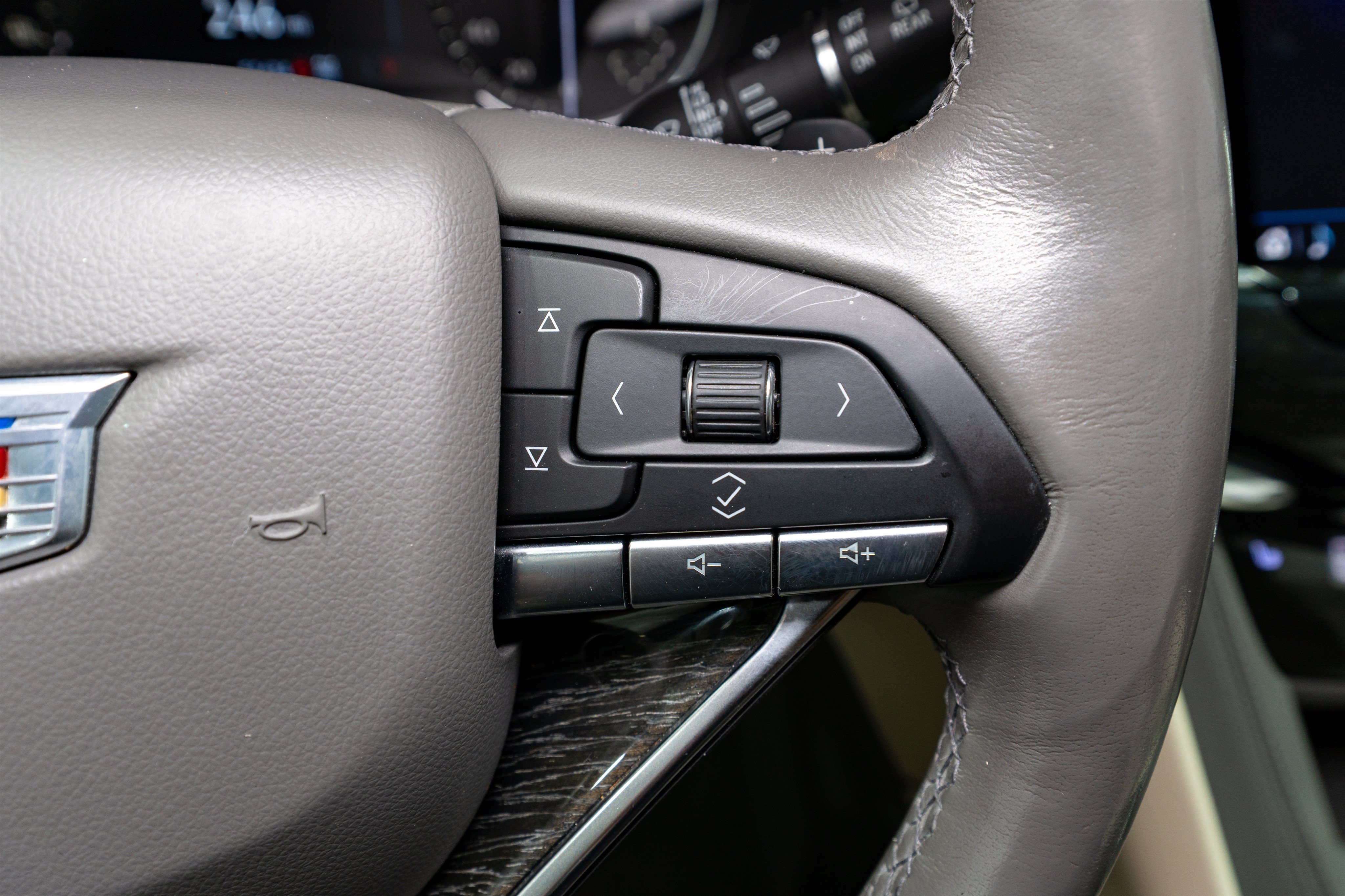 Used 2020 Cadillac XT6 Premium Luxury w/ LPO, Floor Liner Package AWD/4WD image 26