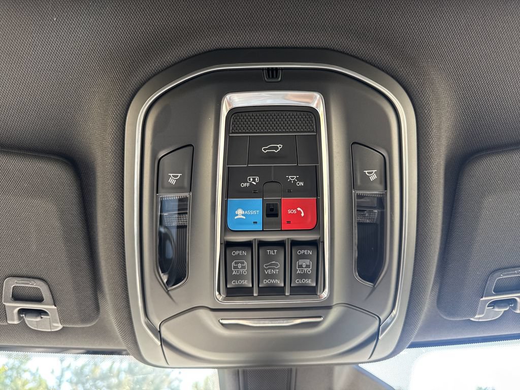 Used 2025 Jeep Grand Cherokee L Altitude AWD/4WD image 28
