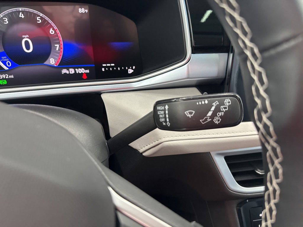 Certified 2025 Volkswagen Taos SE image 19