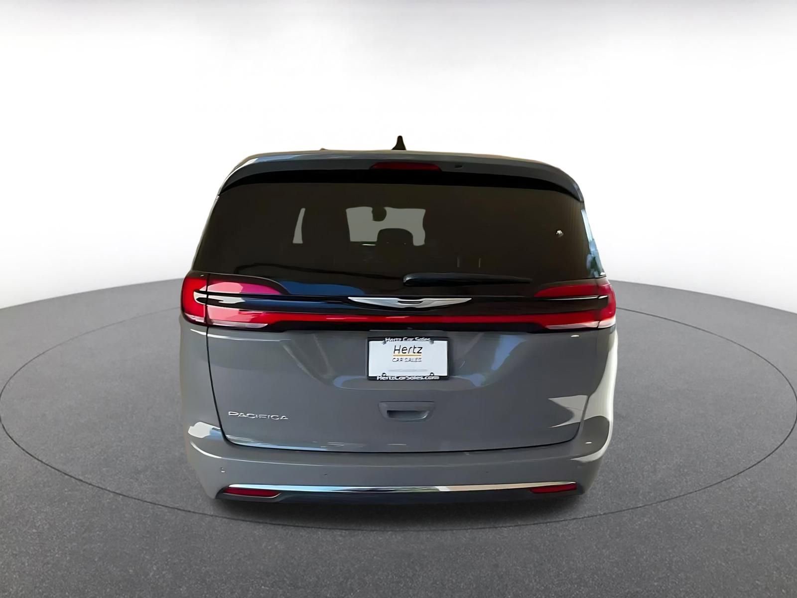 Used 2025 Chrysler Pacifica Select FWD image 12