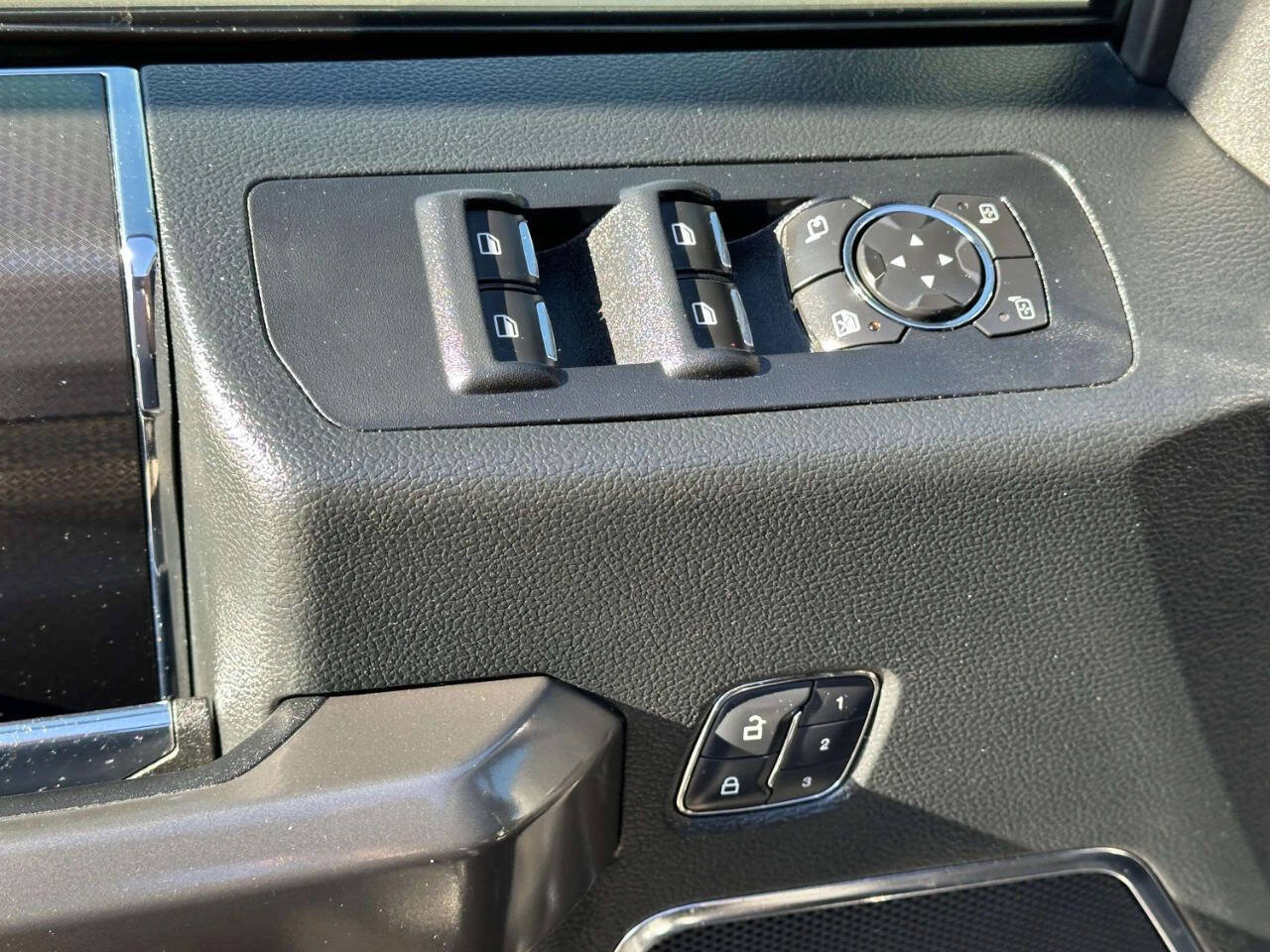 Used 2016 Ford F150 Lariat w/ Equipment Group 502A Luxury AWD/4WD image 14