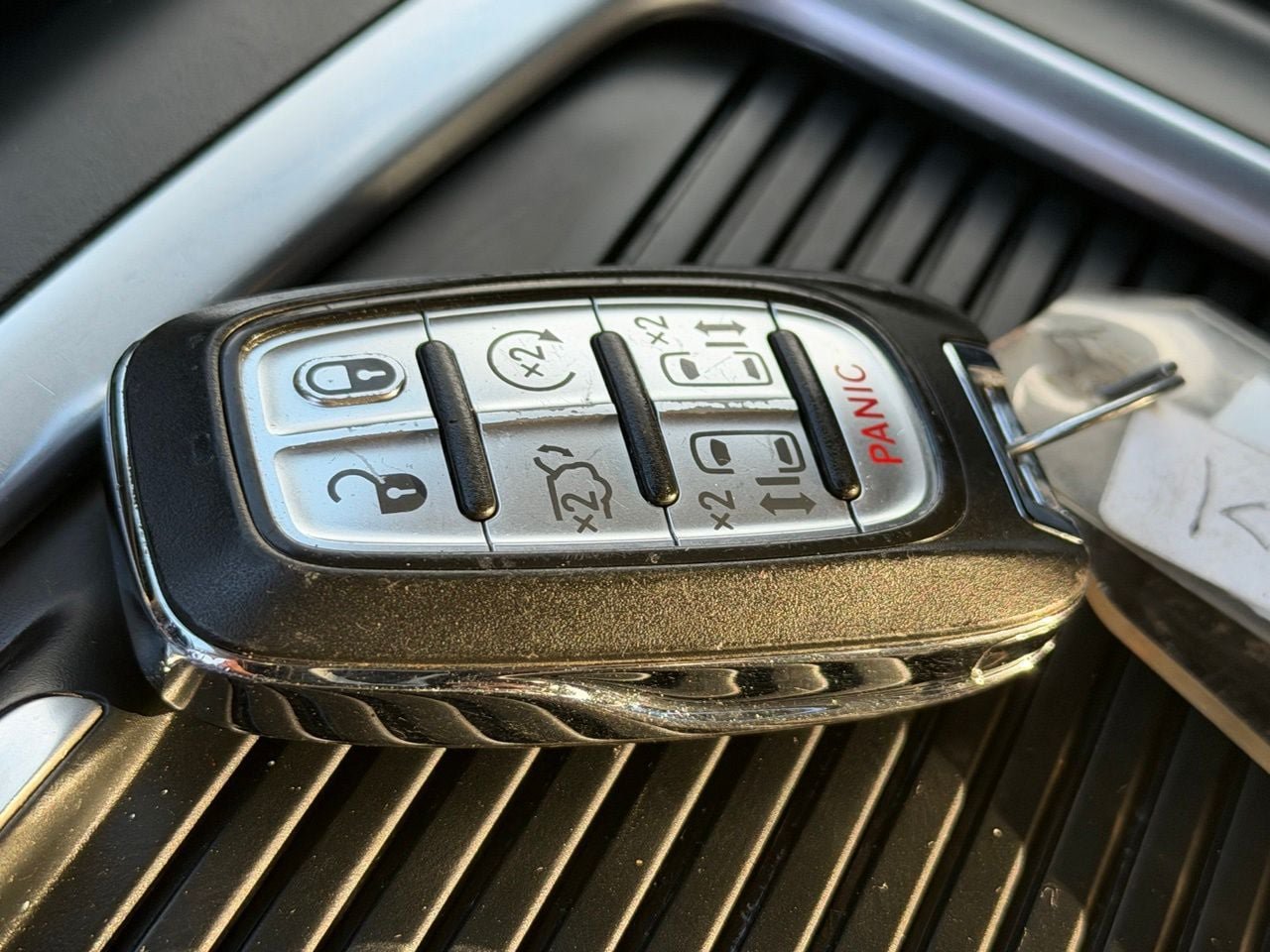 Used 2023 Chrysler Pacifica Touring-L FWD image 37
