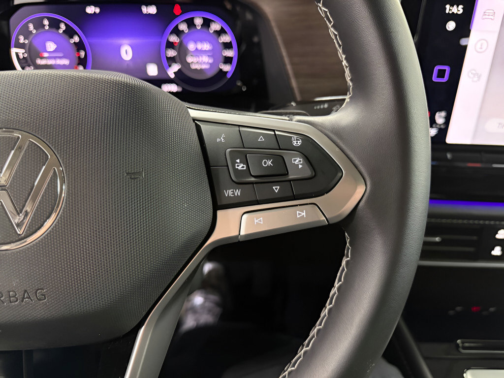 Used 2025 Volkswagen Atlas SEL image 12