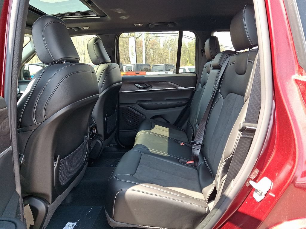 New 2026 Jeep Grand Cherokee Altitude AWD/4WD image 7