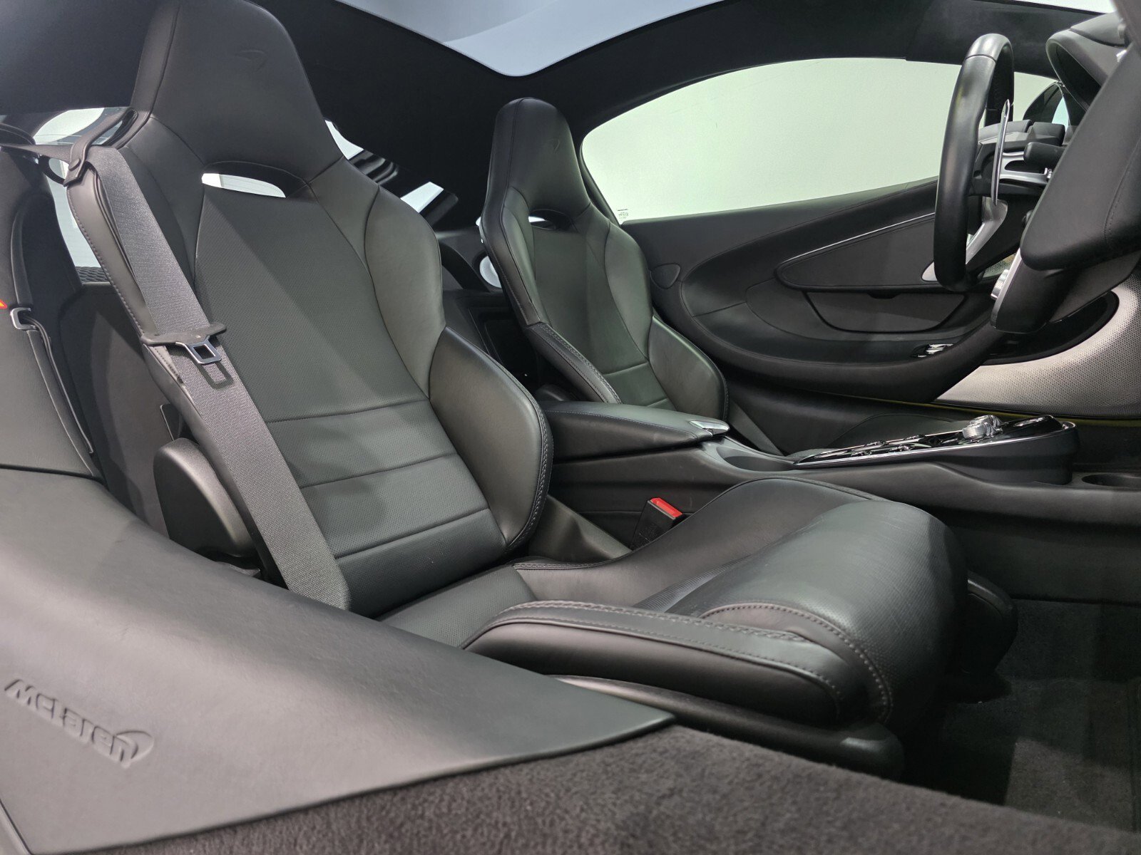 Used 2022 McLaren GT image 18