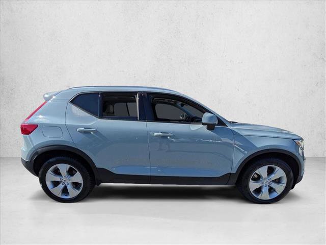 Used 2019 Volvo XC40 T5 Momentum image 4