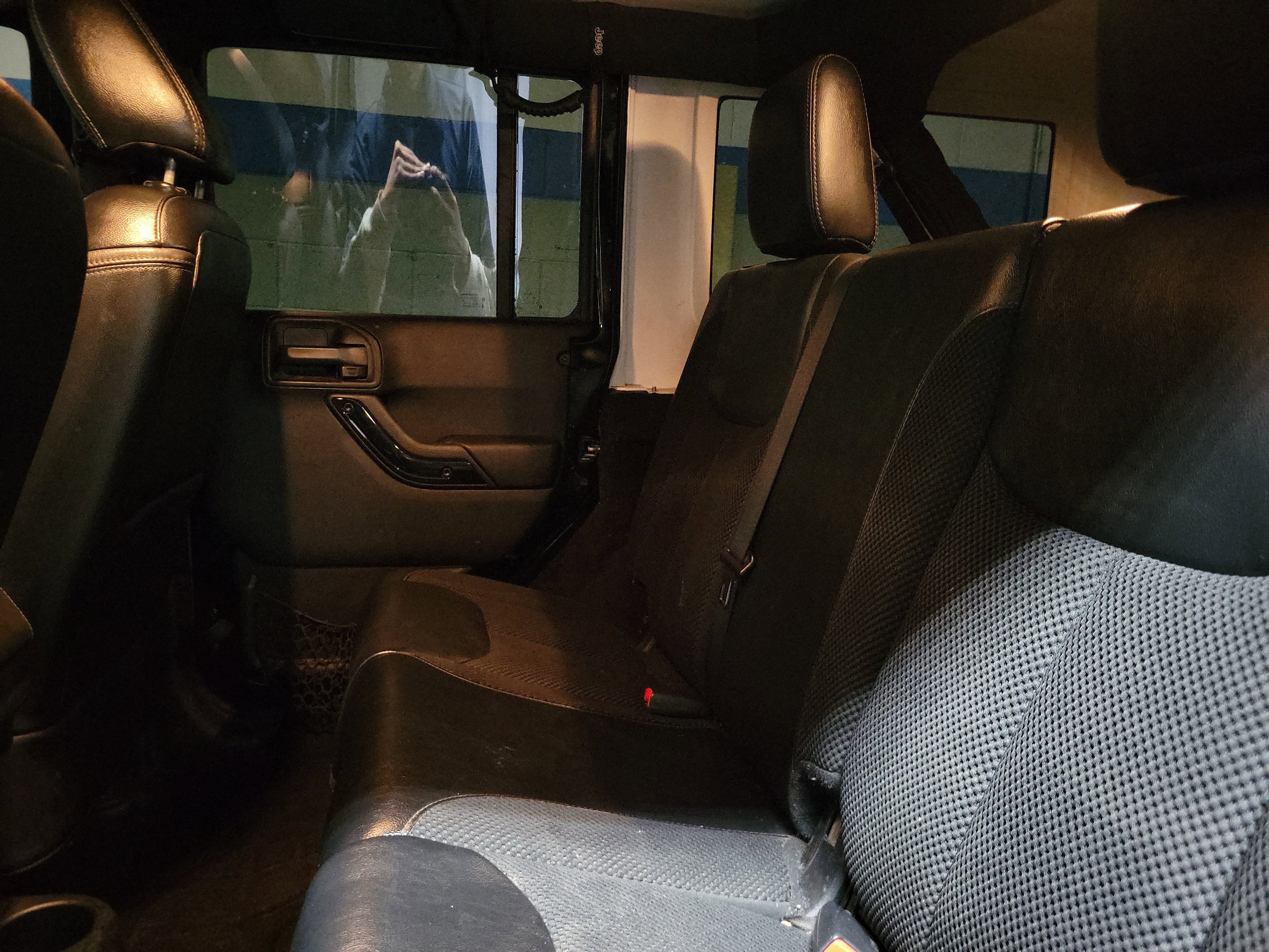Used 2017 Jeep Wrangler Unlimited Sahara AWD/4WD image 9