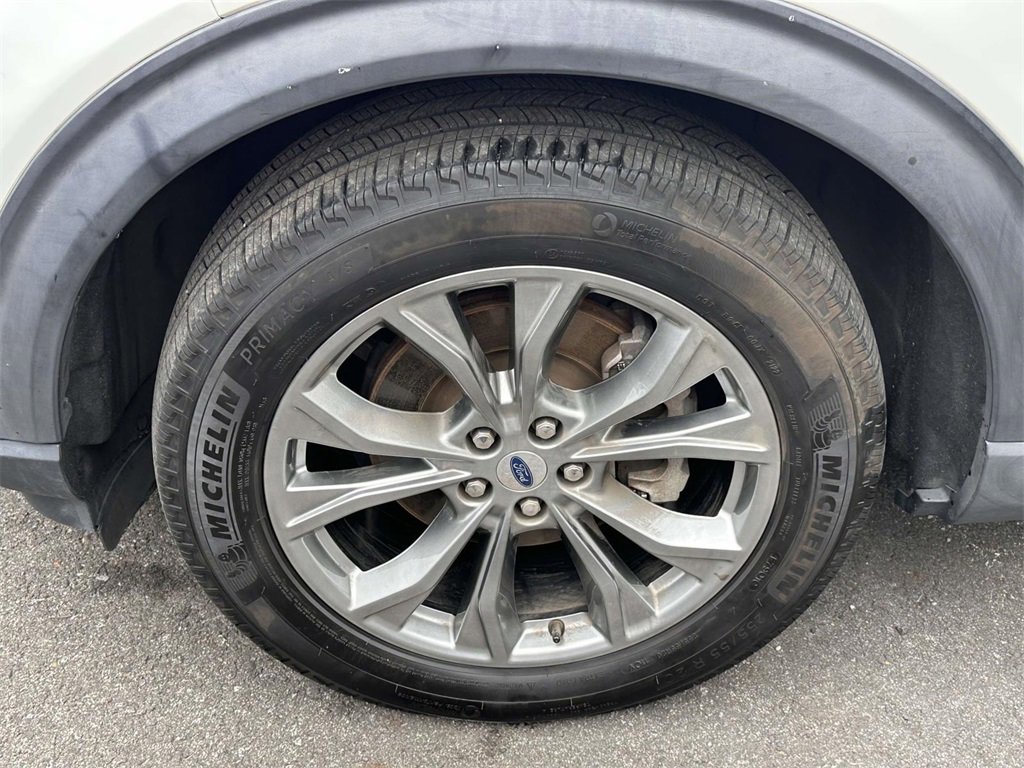 Used 2022 Ford Explorer XLT w/ Equipment Group 202A image 8