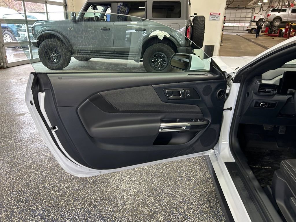 Used 2025 Ford Mustang Coupe image 19