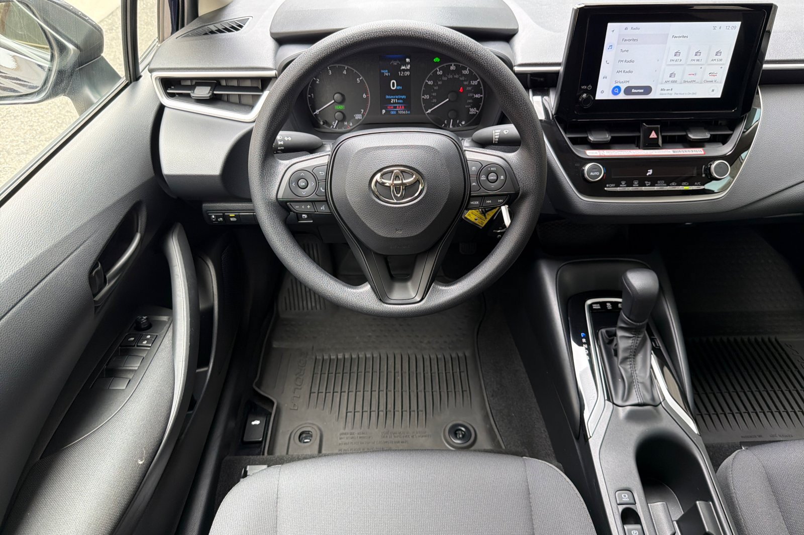 Used 2025 Toyota Corolla LE FWD image 13