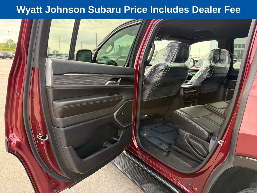 Used 2024 Jeep Wagoneer Series II w/ Flexible Seating Group AWD/4WD image 36