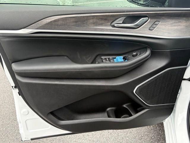 New 2026 Jeep Grand Cherokee Limited image 12