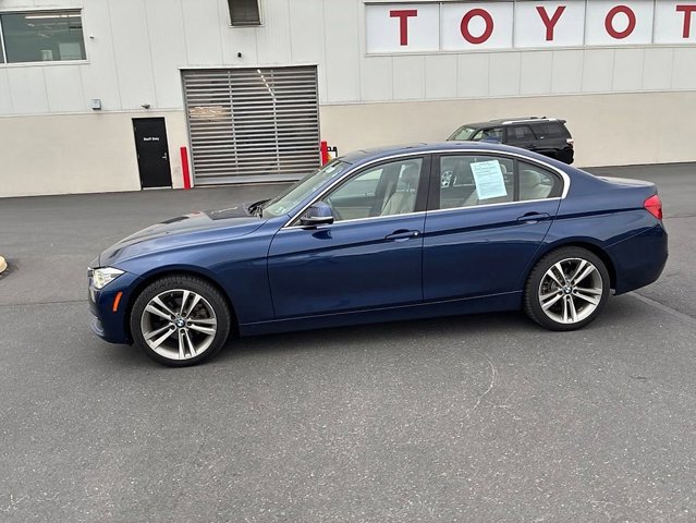 Used 2018 BMW 330i xDrive Sedan w/ Convenience Package AWD/4WD image 14