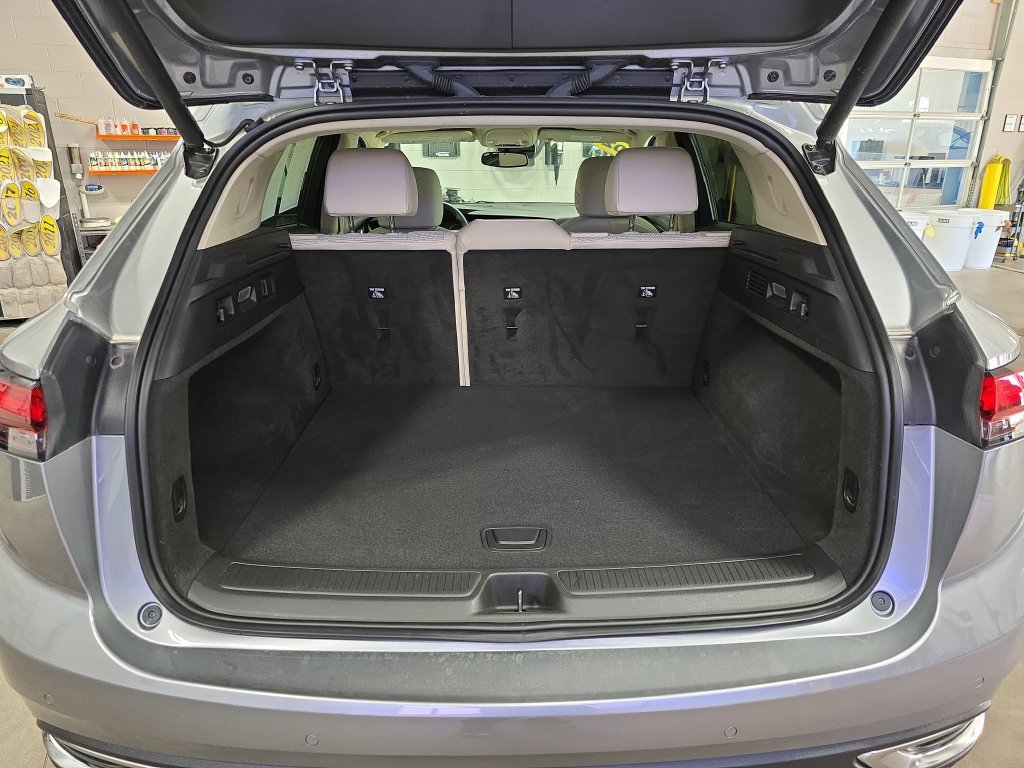 Used 2023 Buick Envision Preferred AWD/4WD image 12