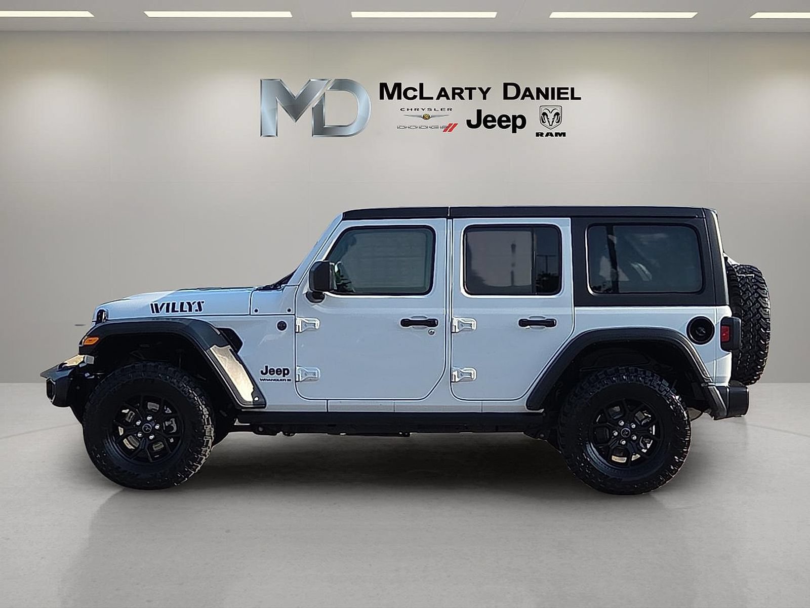 Used 2025 Jeep Wrangler Unlimited Sport AWD/4WD image 3