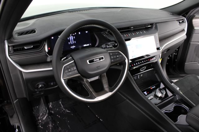 New 2026 Jeep Grand Cherokee Laredo image 9