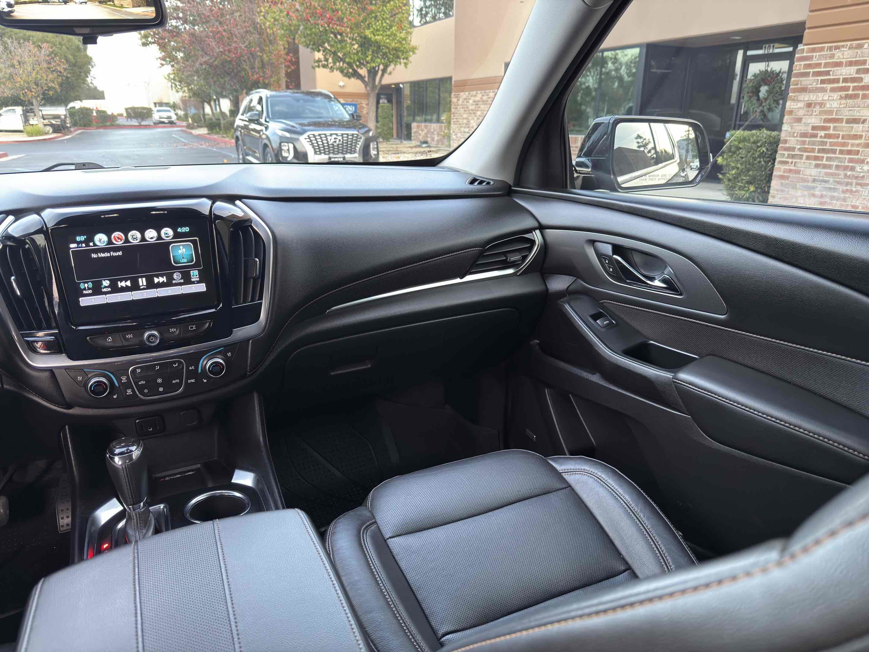 Used 2018 Chevrolet Traverse Premier w/ LPO, Black Accent Package image 17