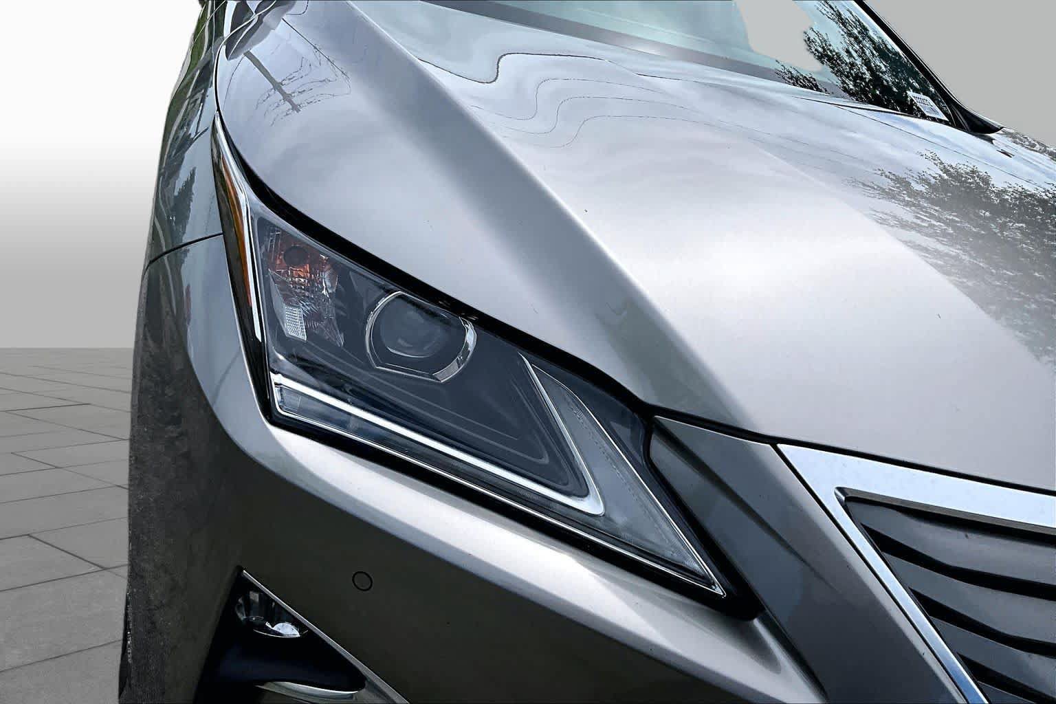 Used 2018 Lexus RX 450h AWD w/ Premium Package image 28