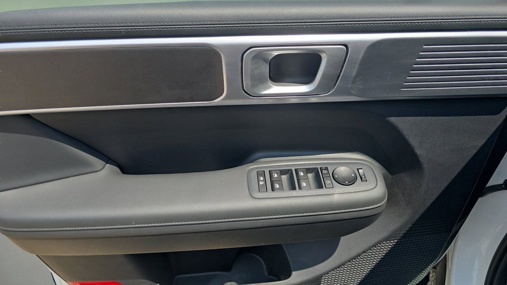 Used 2026 Hyundai Santa Fe SEL FWD image 16