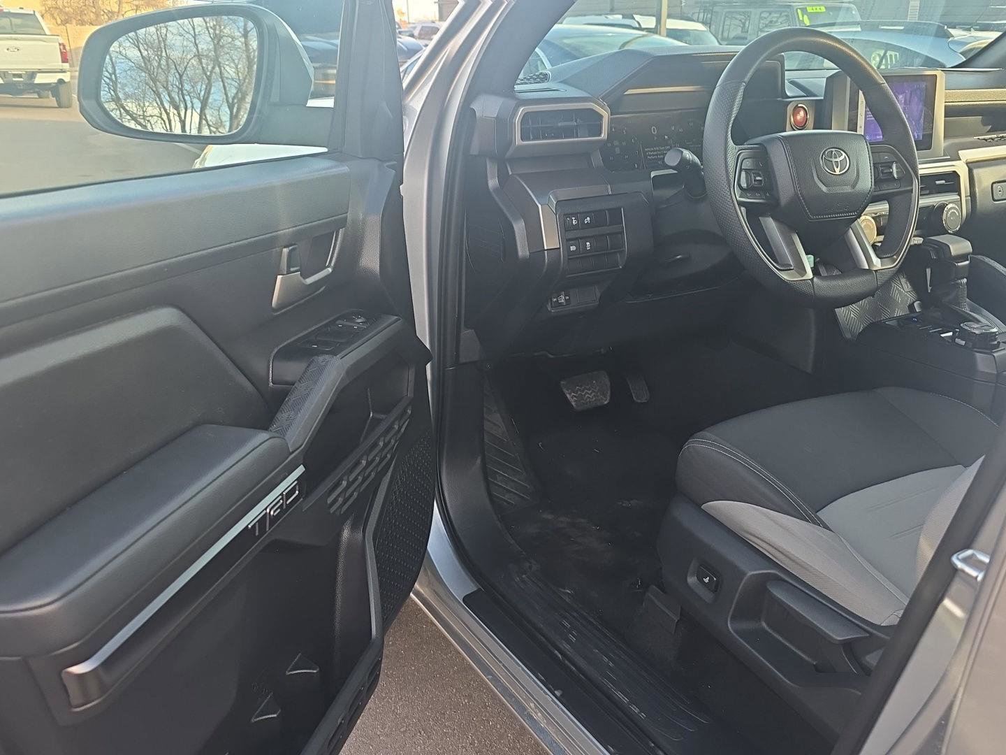 Used 2025 Toyota Tacoma TRD Off-Road image 9